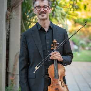 Violinist Andrew McIntosh at Sherman Gardens &quot;Friday Concert&quot; June 2023. Photo: Jeanine Hill Photography, 2023